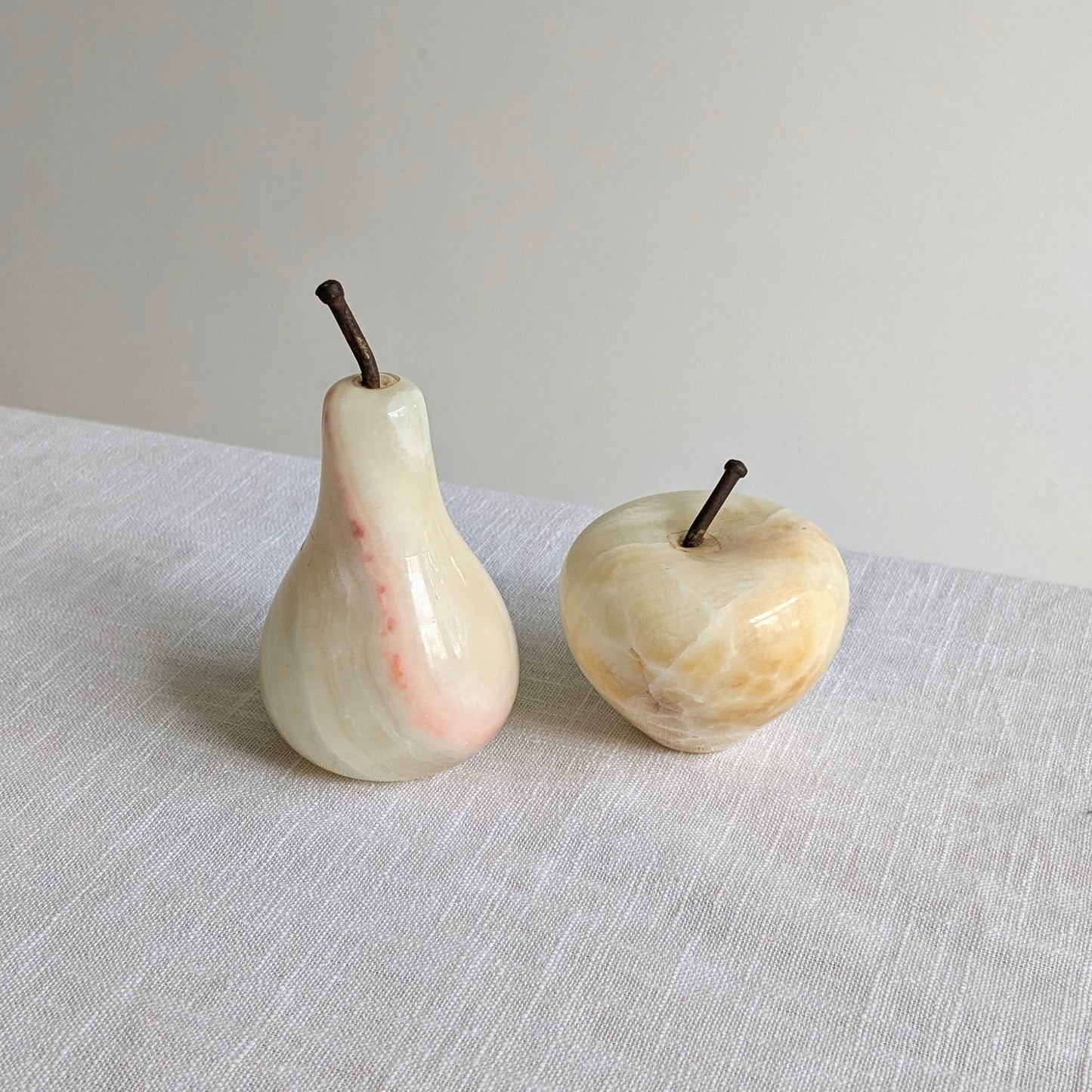 Mid Century Onyx Apple & Pear
