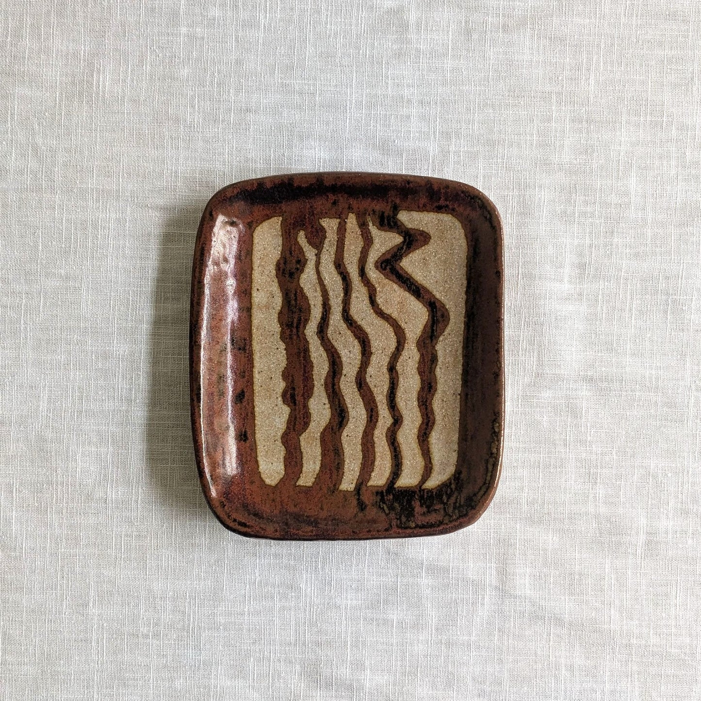 Wavy Design Studio Plate