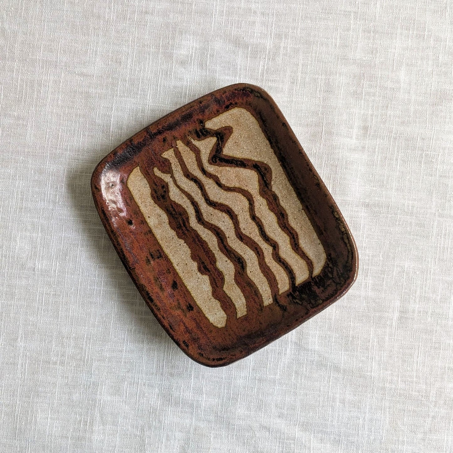 Wavy Design Studio Plate