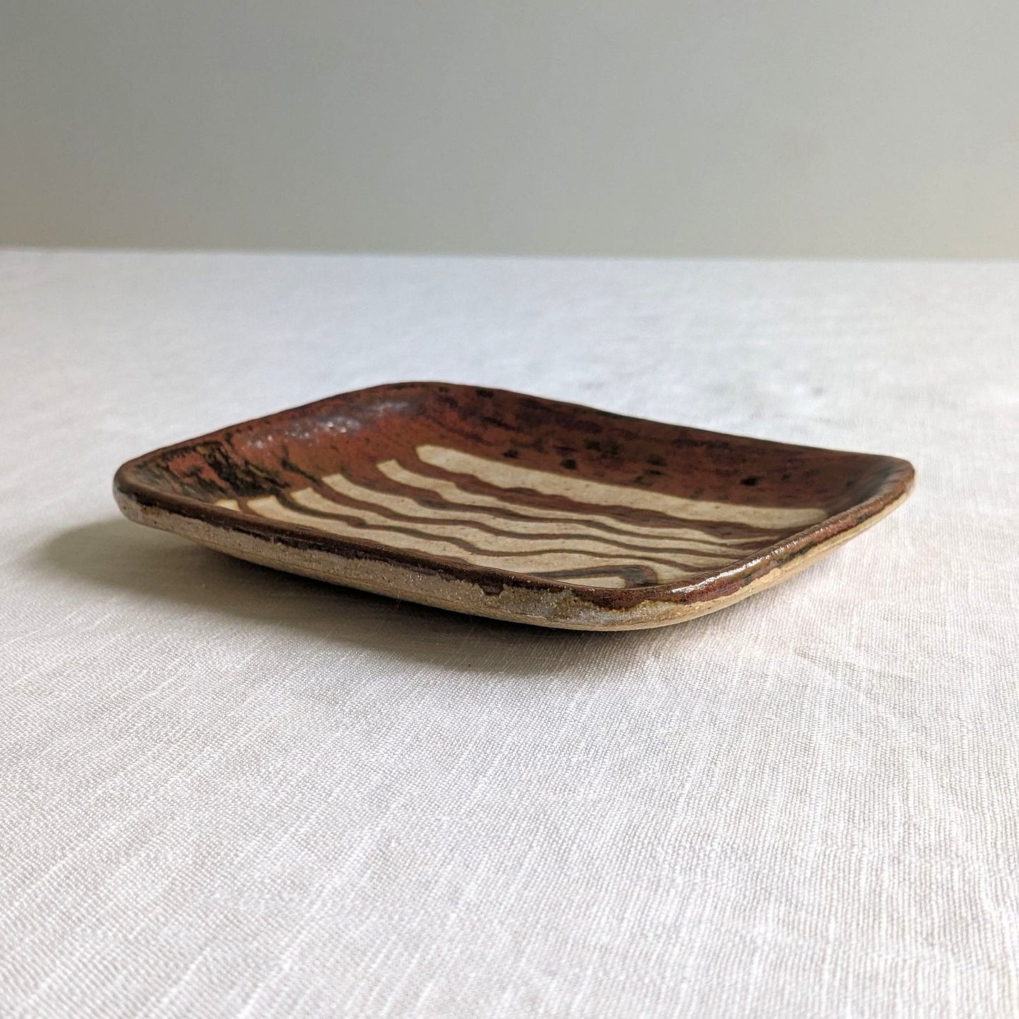 Wavy Design Studio Plate