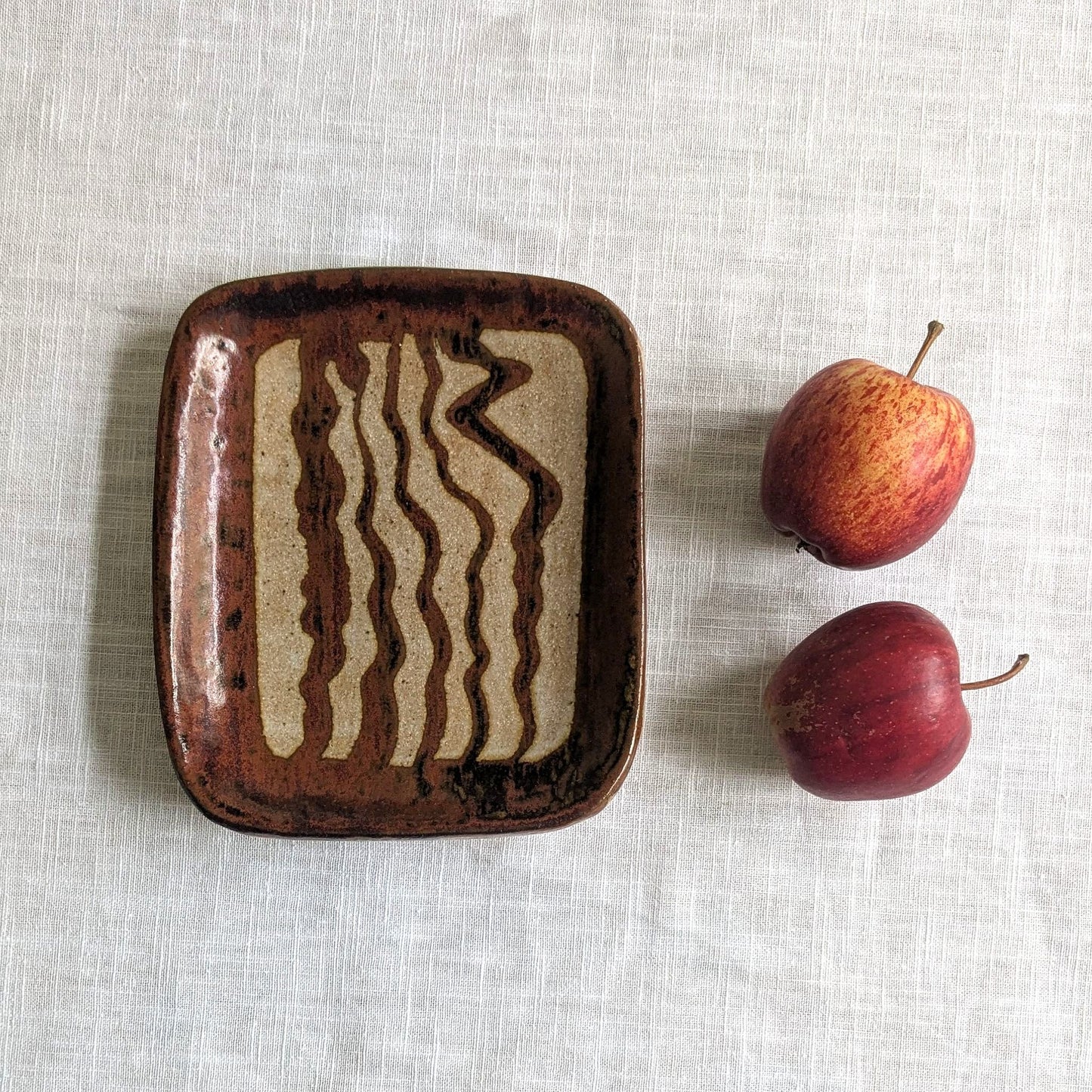 Wavy Design Studio Plate