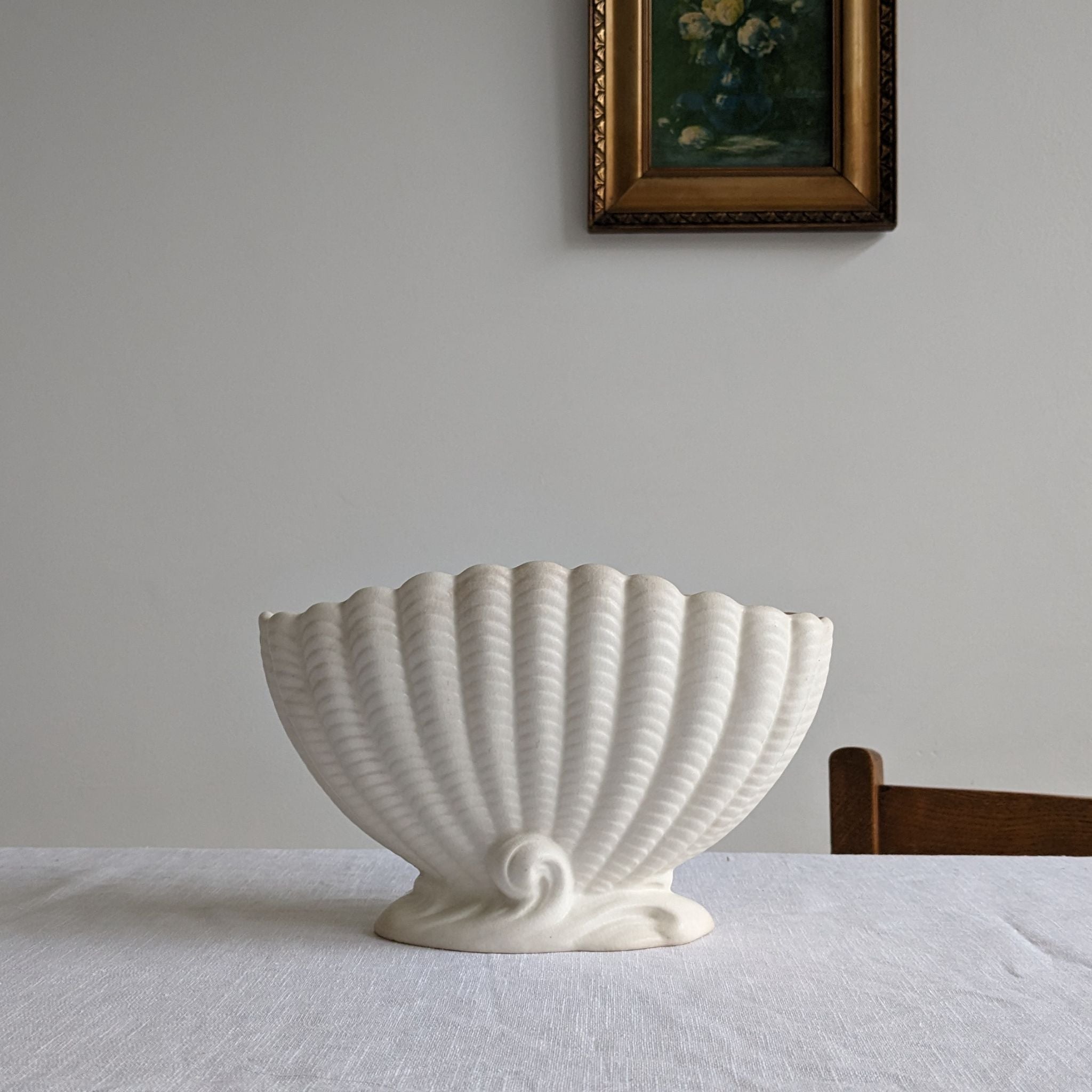 Vintage SylvaC White Mantle Vase, Shell Vase, Design 513 – Tiger & Iris