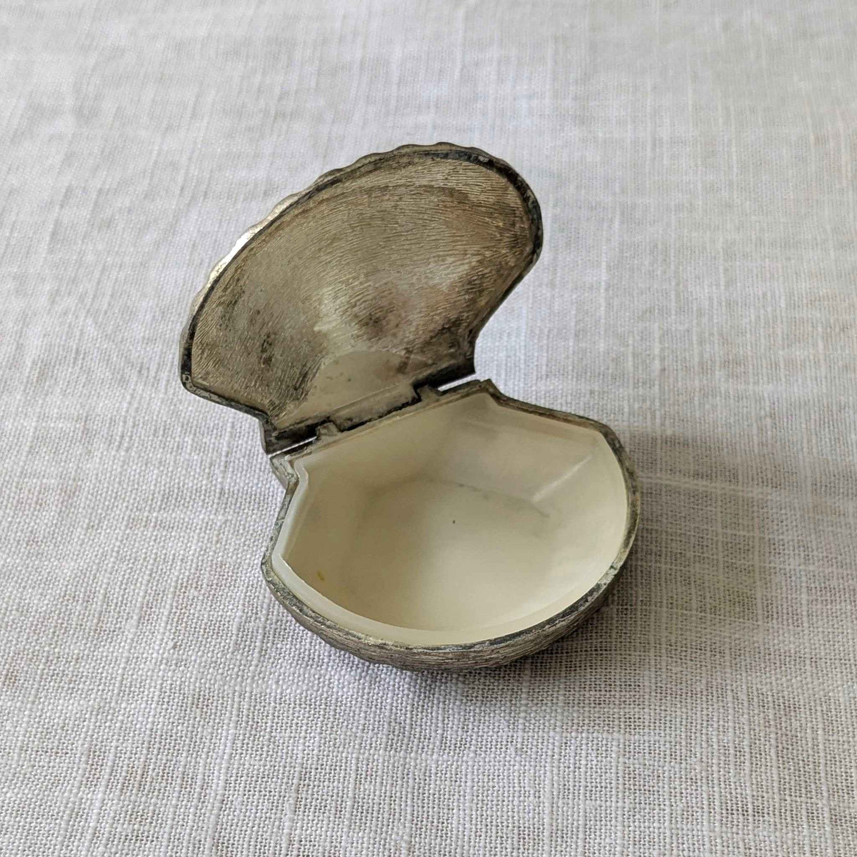 1960s Scallop Shell Pill Box