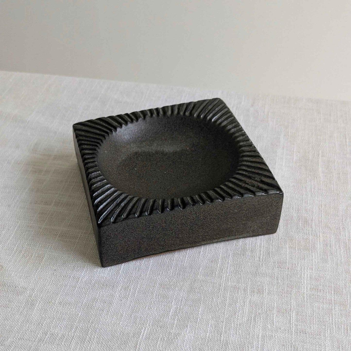 Brutalist Ridged Dish