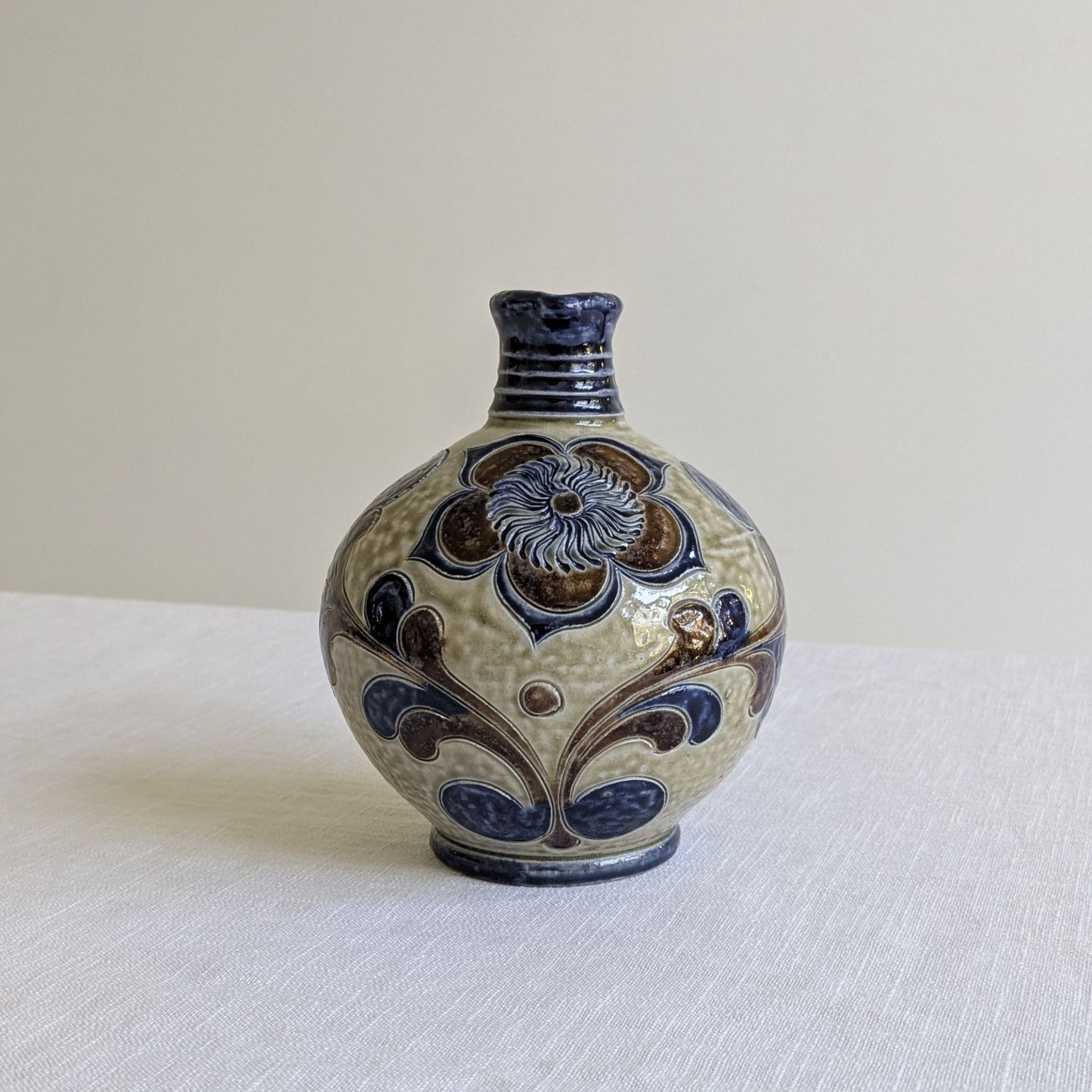 Handarbeit German Flagon