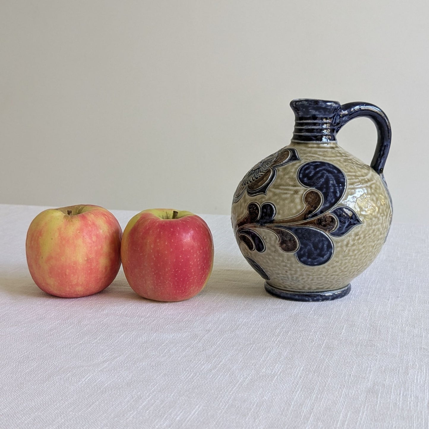 Handarbeit German Flagon