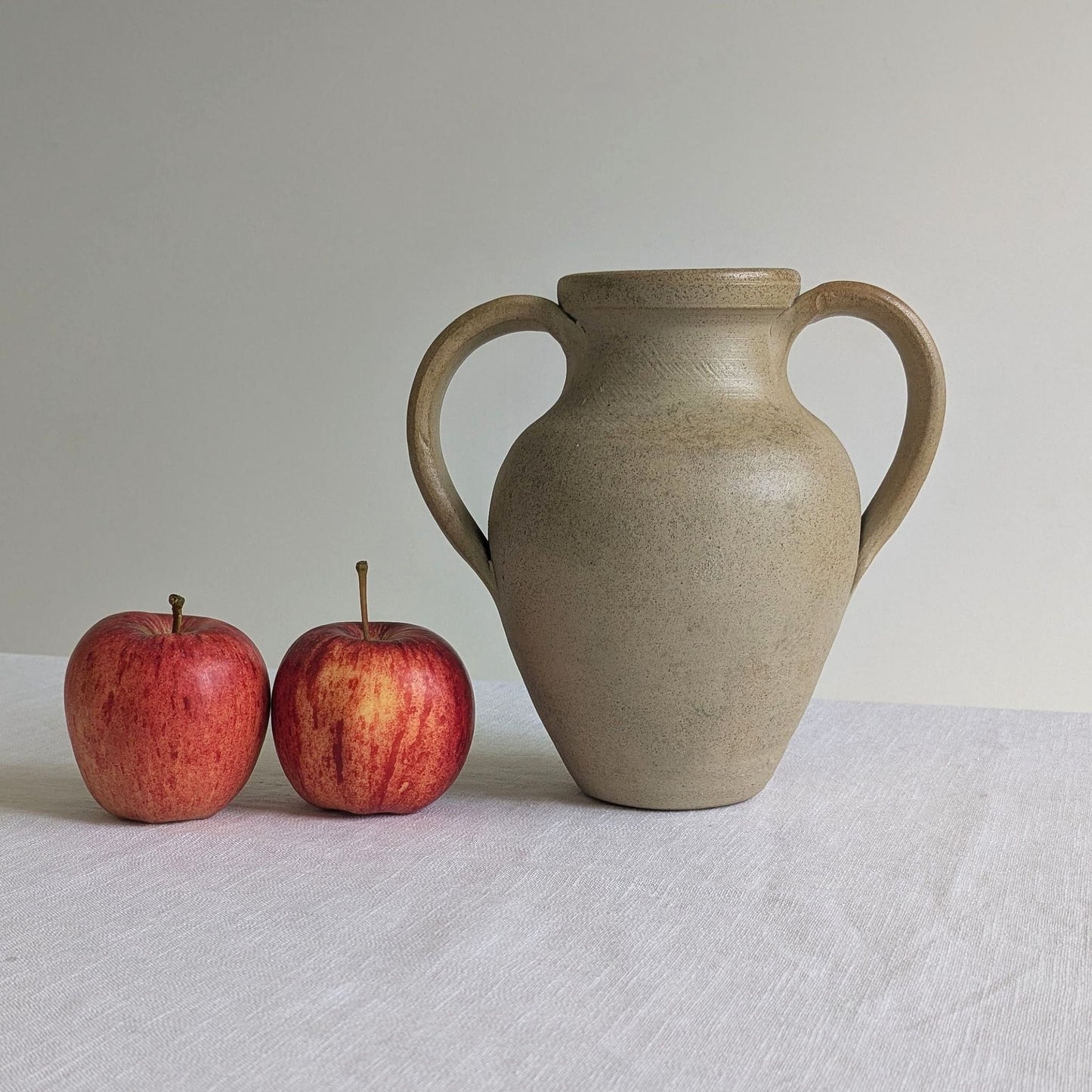 Hillstonia Amphora Vase