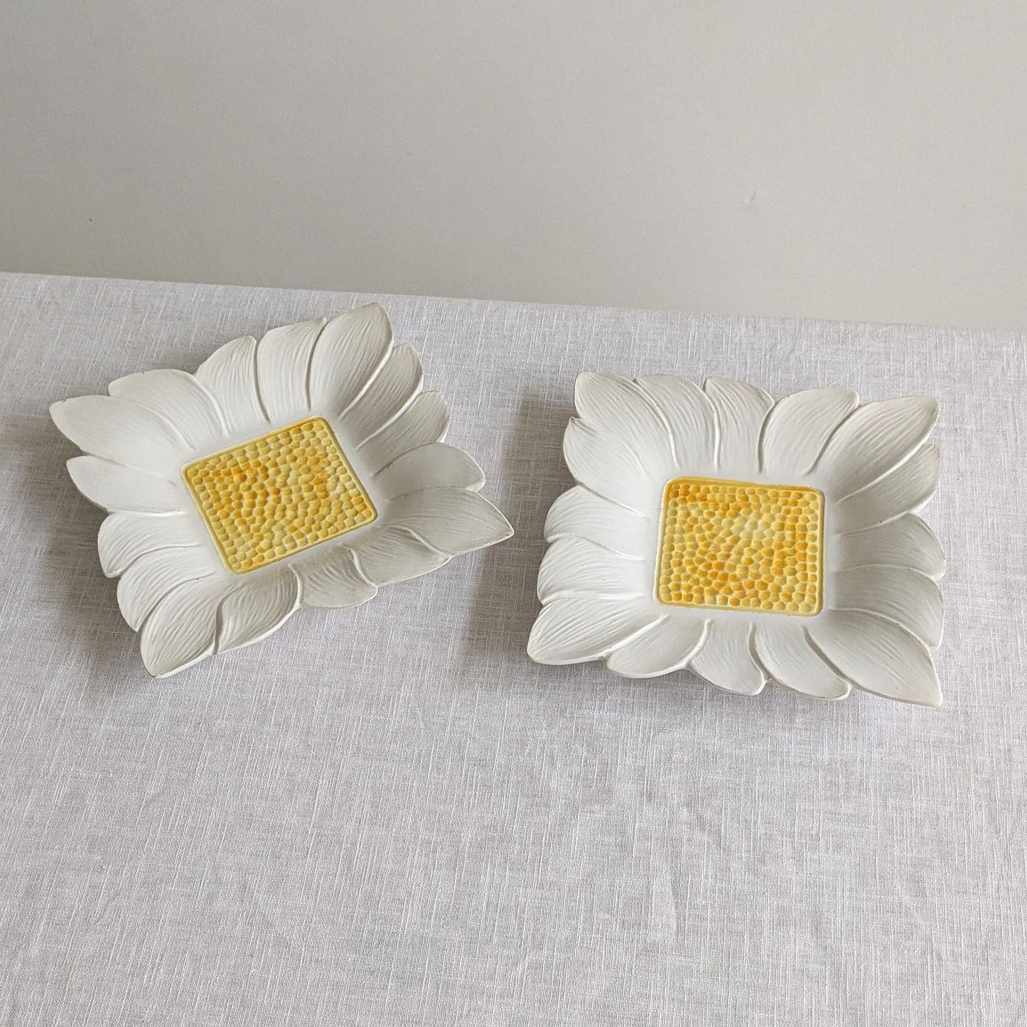 Italian Daisy Plates