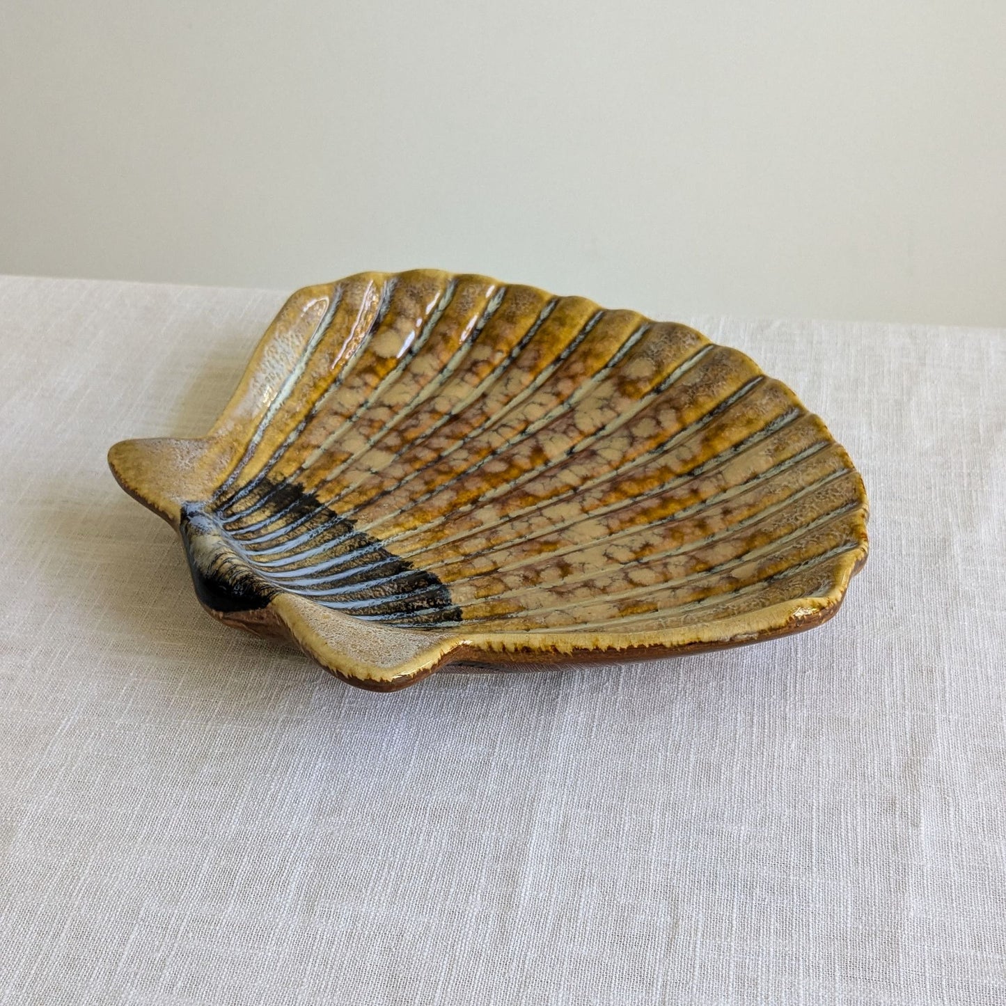 Mid Century Scallop Shell Plate
