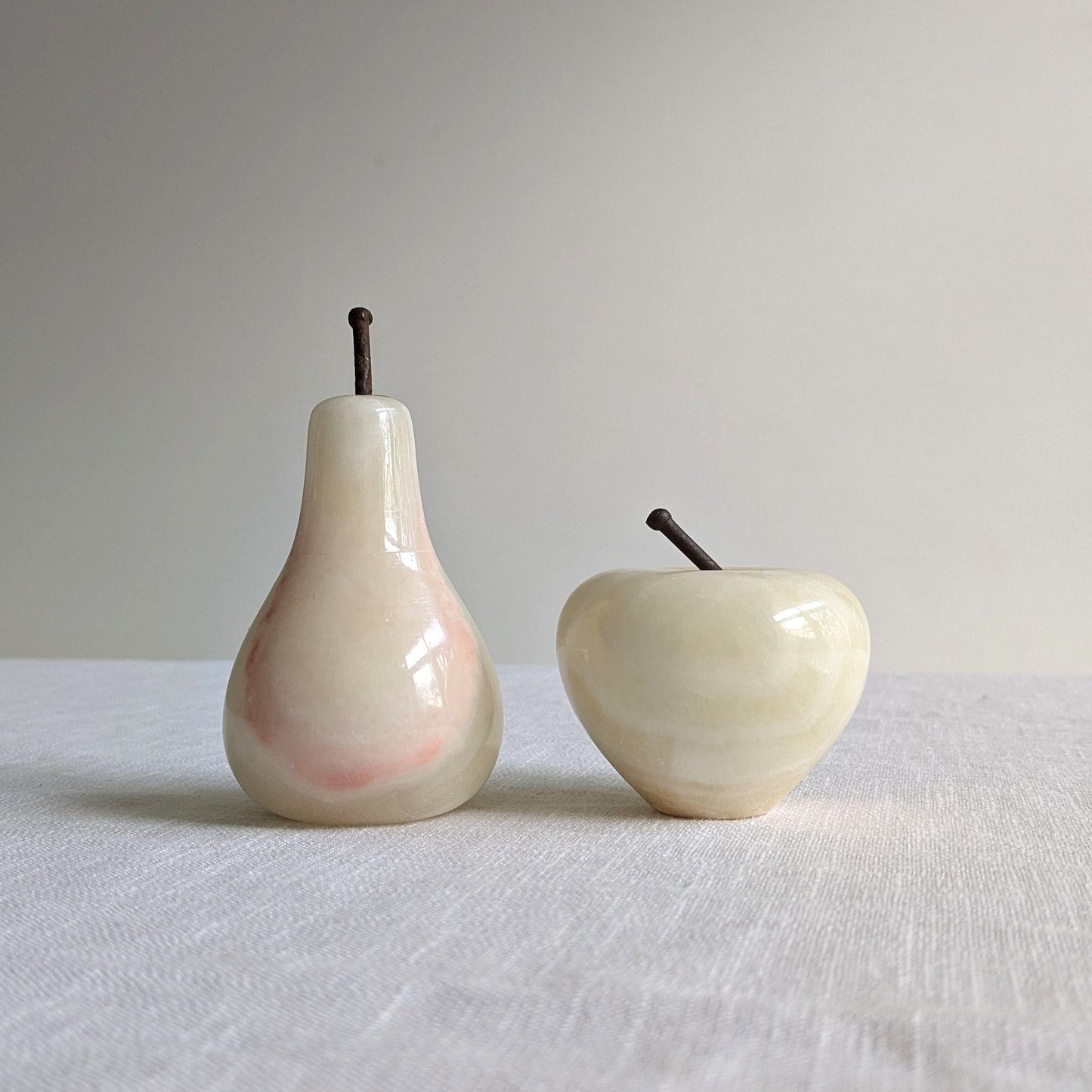 Mid Century Onyx Apple & Pear
