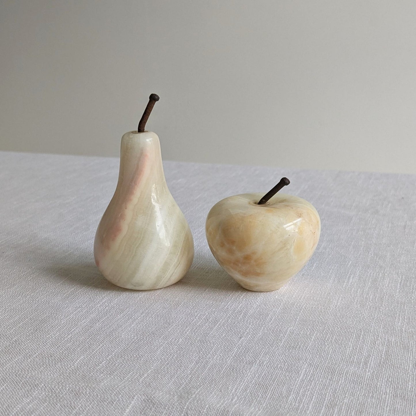Mid Century Onyx Apple & Pear