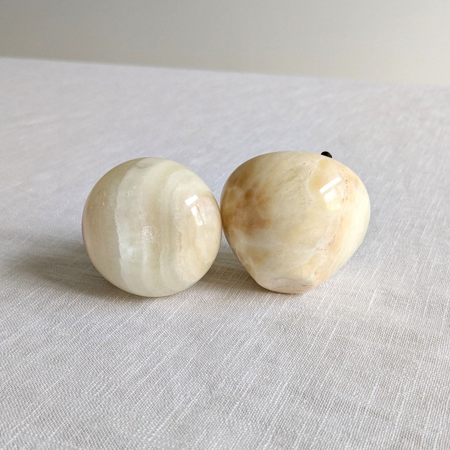 Mid Century Onyx Apple & Pear