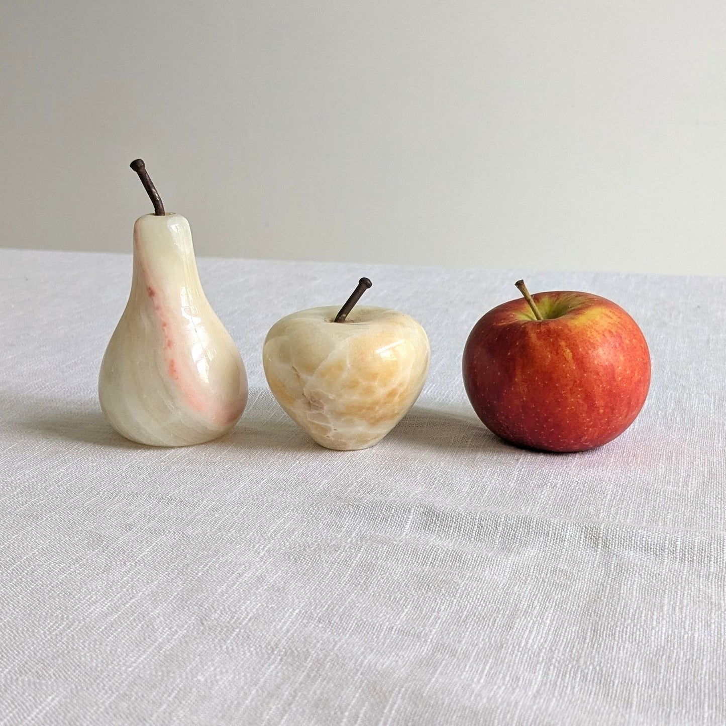 Mid Century Onyx Apple & Pear