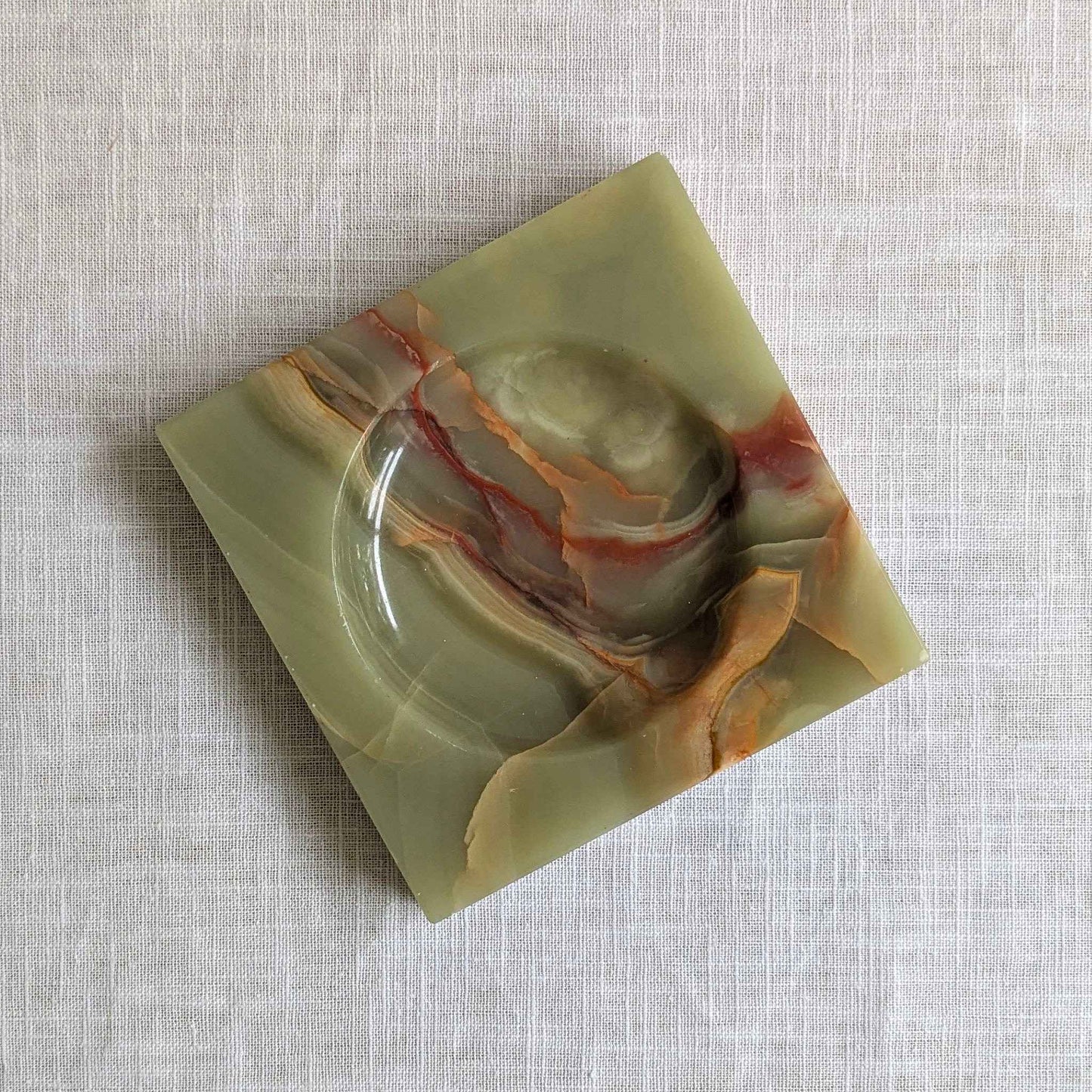 Onyx Red Veined Dish