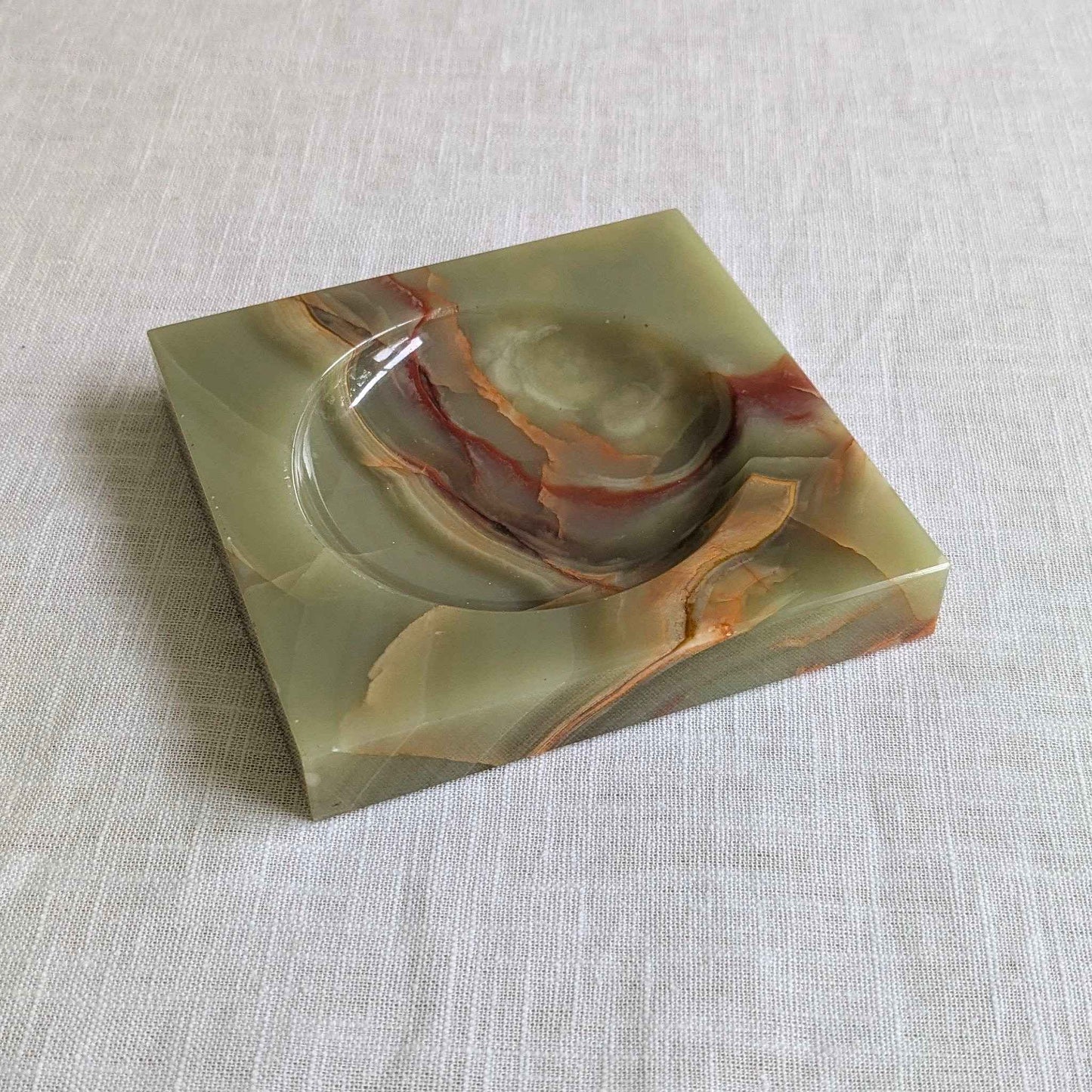 Onyx Red Veined Dish