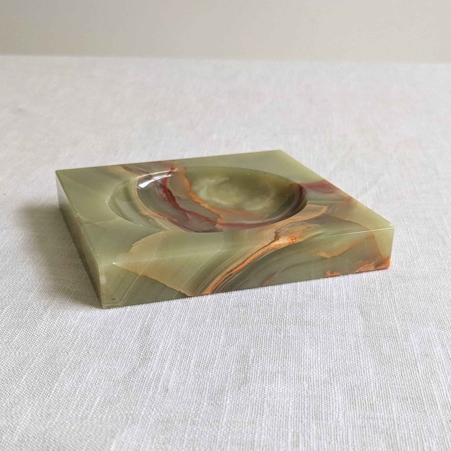 Onyx Red Veined Dish
