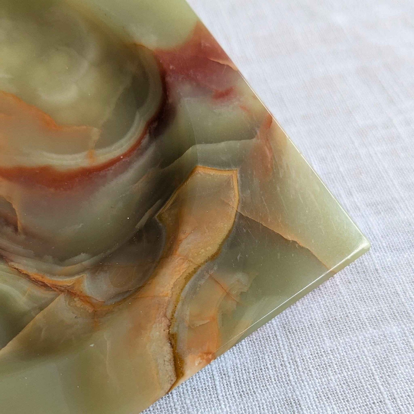 Onyx Red Veined Dish