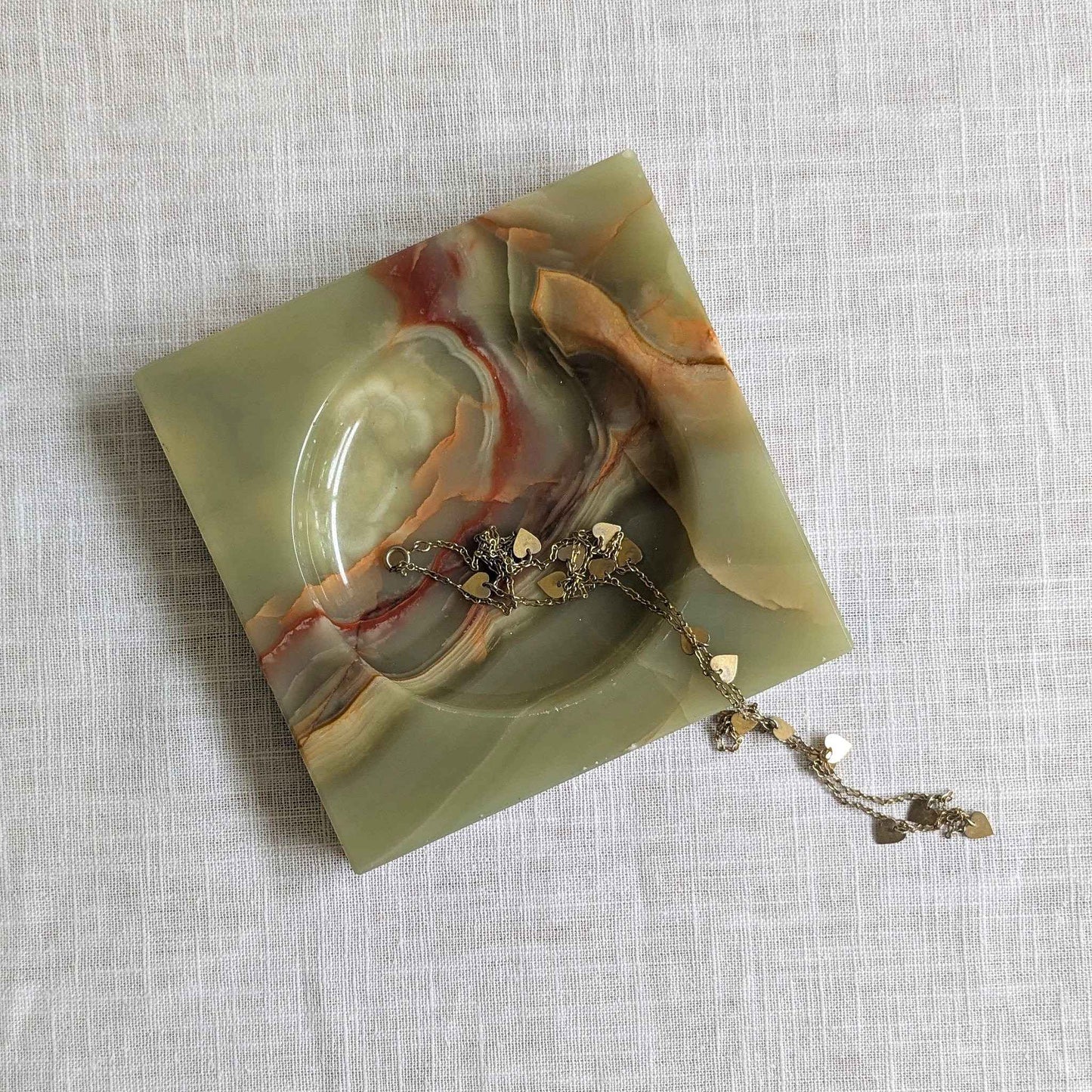Onyx Red Veined Dish