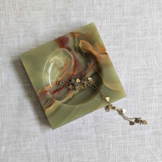 Onyx Red Veined Dish