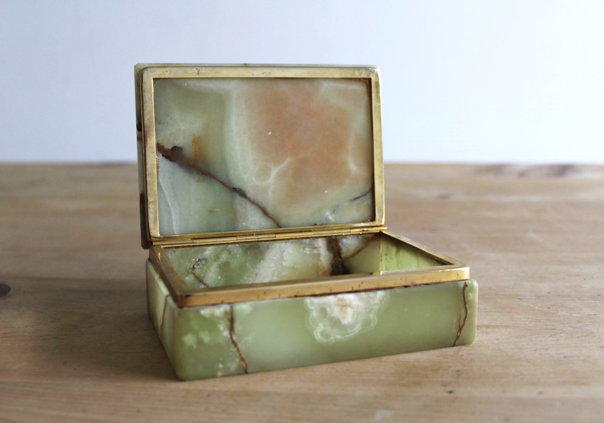 Carved high quality Onyx Jewelry Box